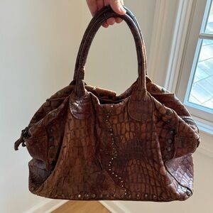 Vintage slouchy shoulder bag brown croc embossed leather et studs made in italy